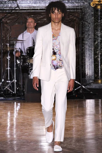 Look 9